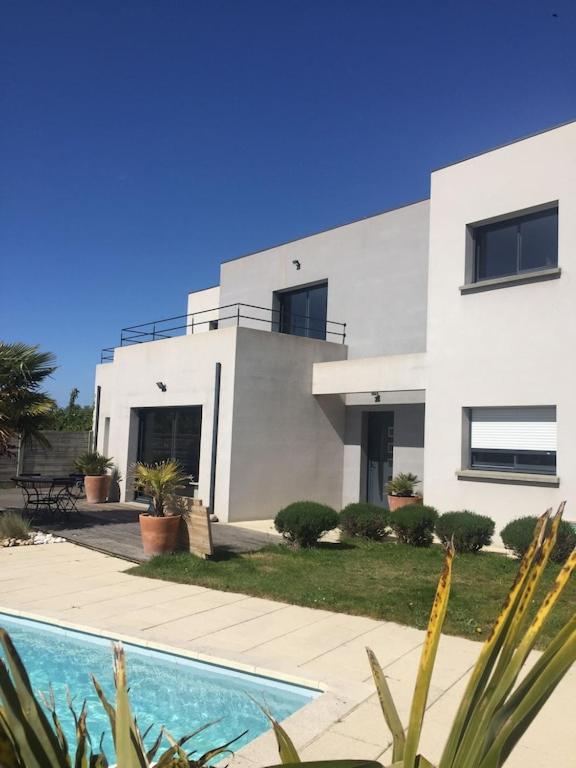 Maison Moderne Avec Piscine Chauffee Dans La Baie Du Mont St Michel 200M2 Yquelon Екстериор снимка